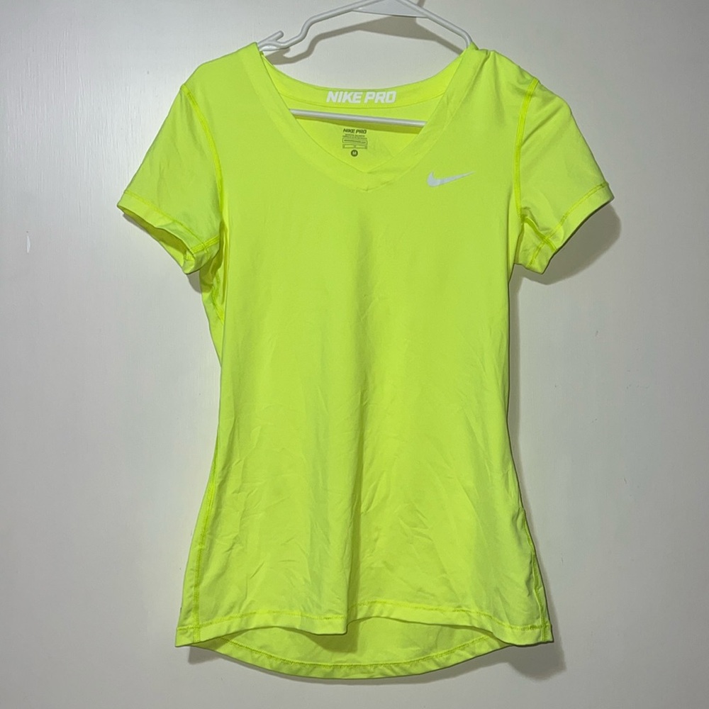 Like New- NIKE V-Neck Athletic Tee-Shirt, Size Medium